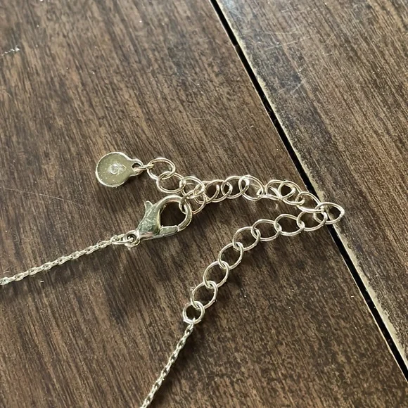 Goldtone horizontal cross - Picture 3 of 3